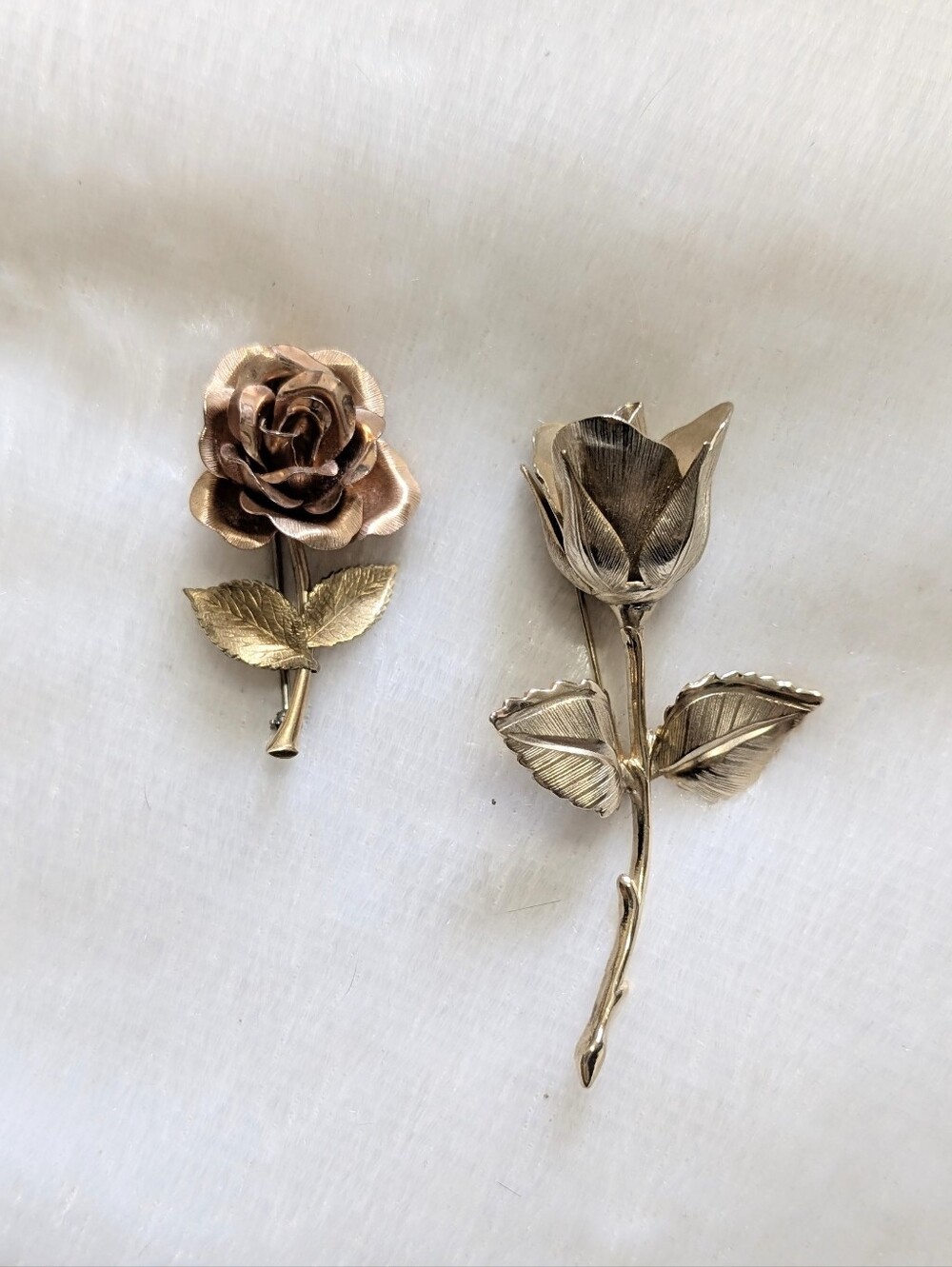 60s Vintage Bundle of 2 Krementz & Giovanni Signed Gold Toned Rose Pin Brooches